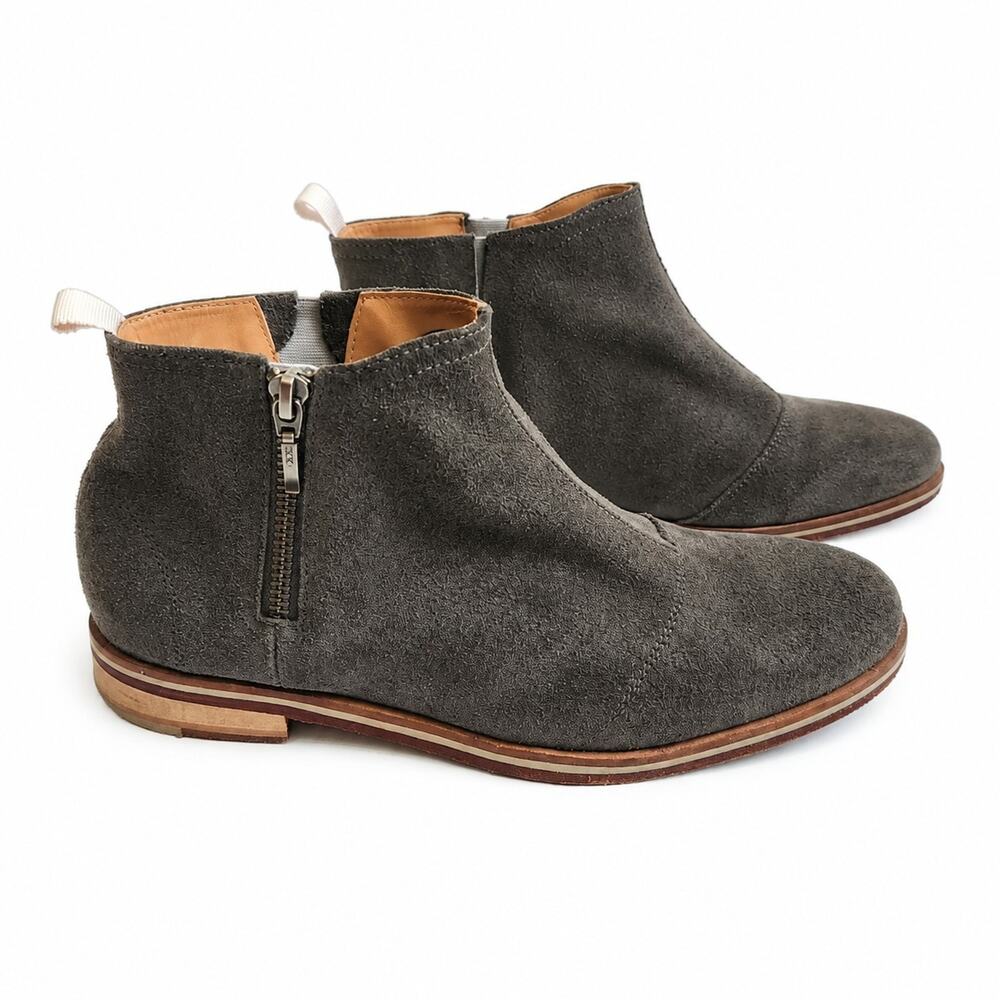 Jones Bootmaker Womens 9 Suede Flat Ankle Boots Grey Boho Whimsical Earthy Goth